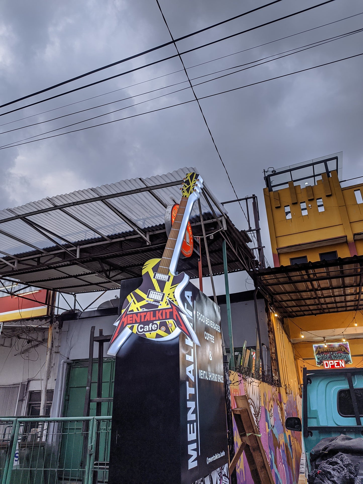 Neon Box Guitar Custom 3D | Tangerang