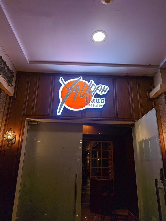 Neon Box Contour vs Neon Box Biasa: Mana yang Lebih Efektif untuk Bisnis?