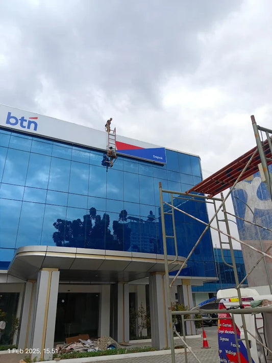 Jasa Pembuatan dan Pemasangan Wallsign Bank Profesional untuk Perusahaan