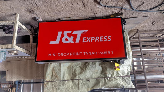 Perawatan Neonbox Akrilik agar Tidak Menguning