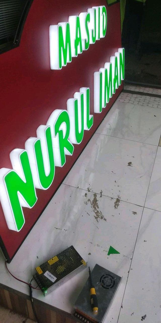 Huruf Timbul Akrilik: Solusi Branding Modern untuk Membuat Bisnis Tampil Profesional dan Lebih Mudah Dikenali