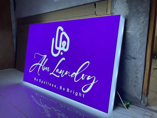 Perbedaan Neonbox Indoor dan Outdoor yang Wajib Diketahui