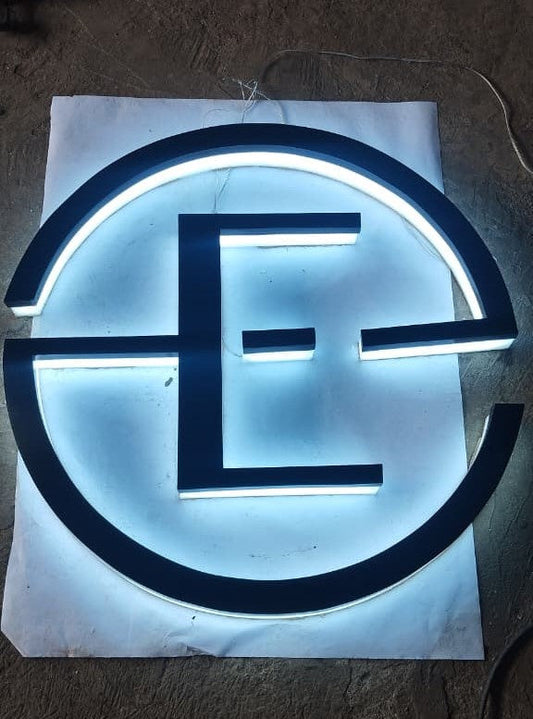 Jasa Backlight Logo Signage Jakarta – Logo Timbul LED Halo Light Elegan & Profesional