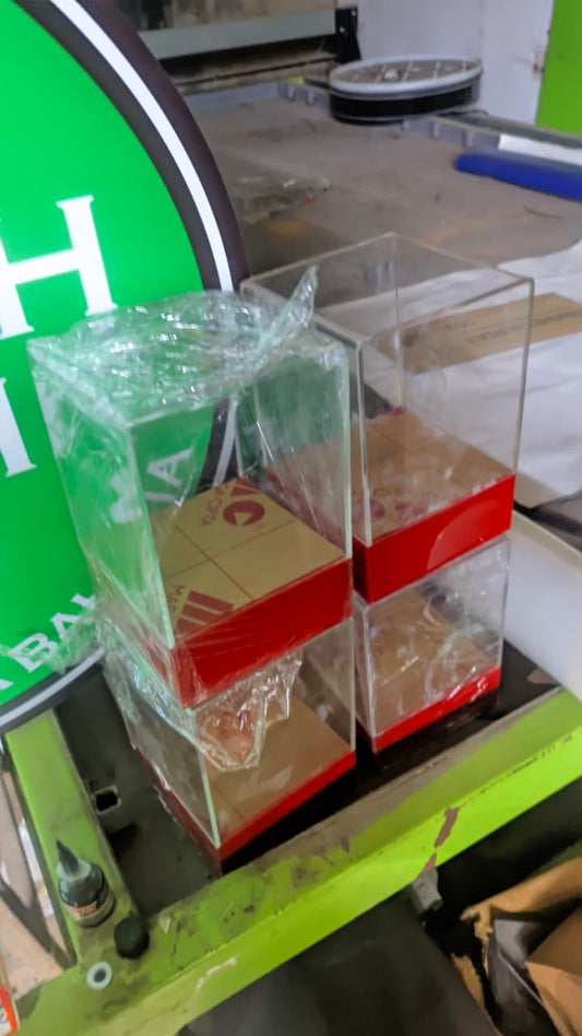 Kotak Display Akrilik Custom Berkualitas untuk Display Produk, Koleksi, dan Pameran
