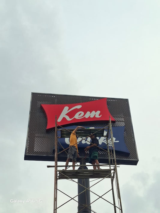 Pylon Sign Custom | Solusi Signage Tinggi untuk Meningkatkan Visibilitas dan Branding Bisnis Anda