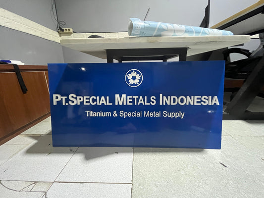 Papan Nama Akrilik Timbul: Solusi Signage Modern untuk Branding Usaha yang Elegan