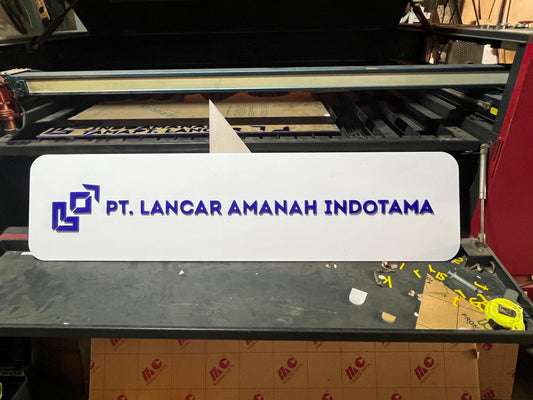 Papan Nama Akrilik: Panduan Lengkap, Keunggulan, Jenis, Fungsi, dan Jasa Pembuatan Profesional