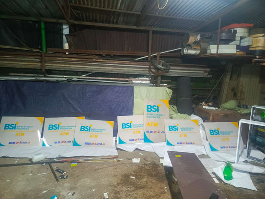 Papan Nama Akrilik Custom Berkualitas – Solusi Branding Modern untuk Meningkatkan Citra Bisnis Anda