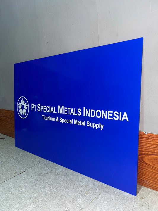 Papan Nama Akrilik Jakarta Terbaik | Custom untuk Berbagai Bisnis