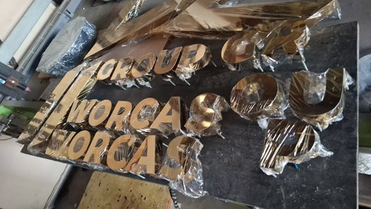Huruf Timbul Stainless | Solusi Signage Elegan dan Tahan Lama untuk Bisnis Anda.