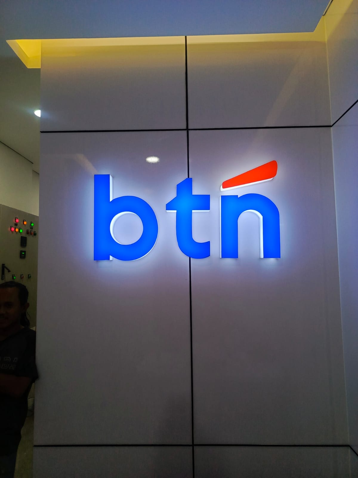 Neon Box LED / Neon untuk Bisnis | Jasa Pembuatan & Pemasangan