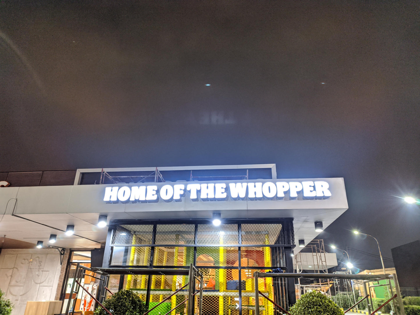 Jasa Pembuatan & Pemasangan Huruf Timbul LED Custom Profesional di Jakarta