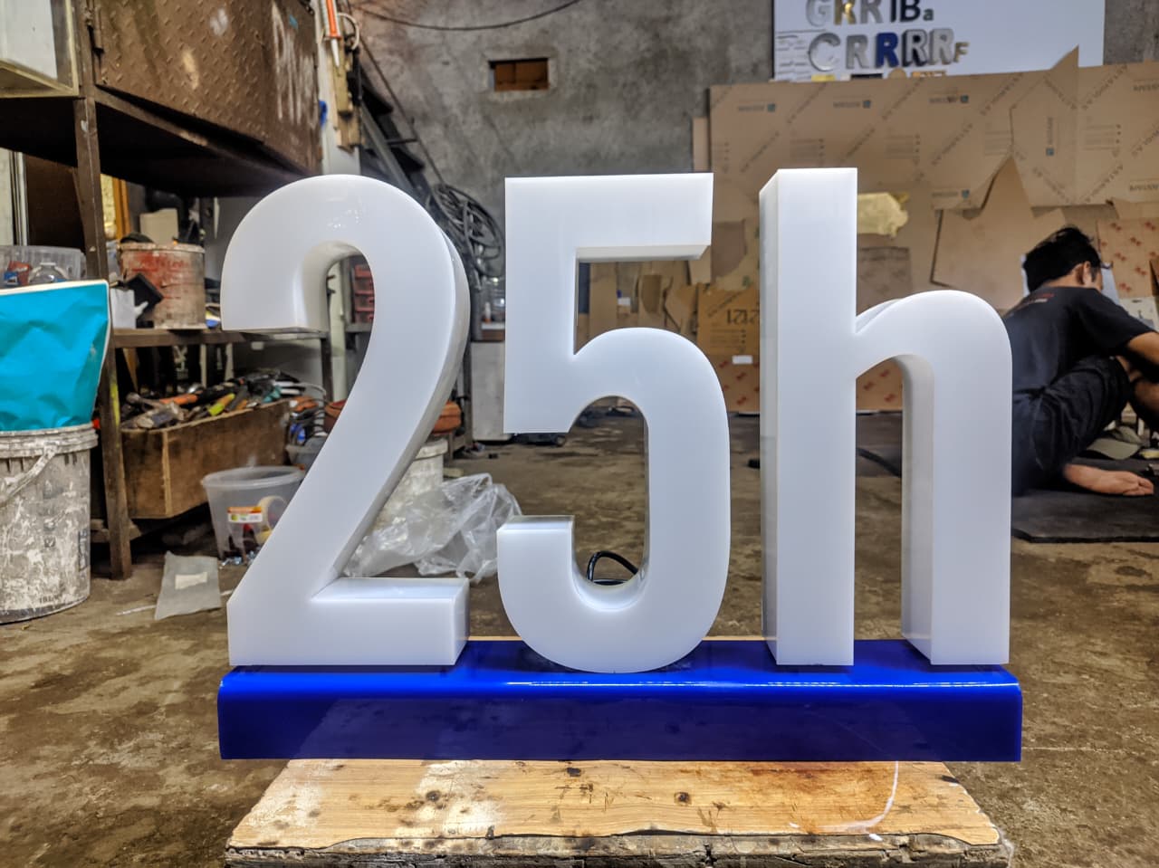 Huruf Timbul 3D Custom Akrilik Tebal untuk Branding Toko & Kantor